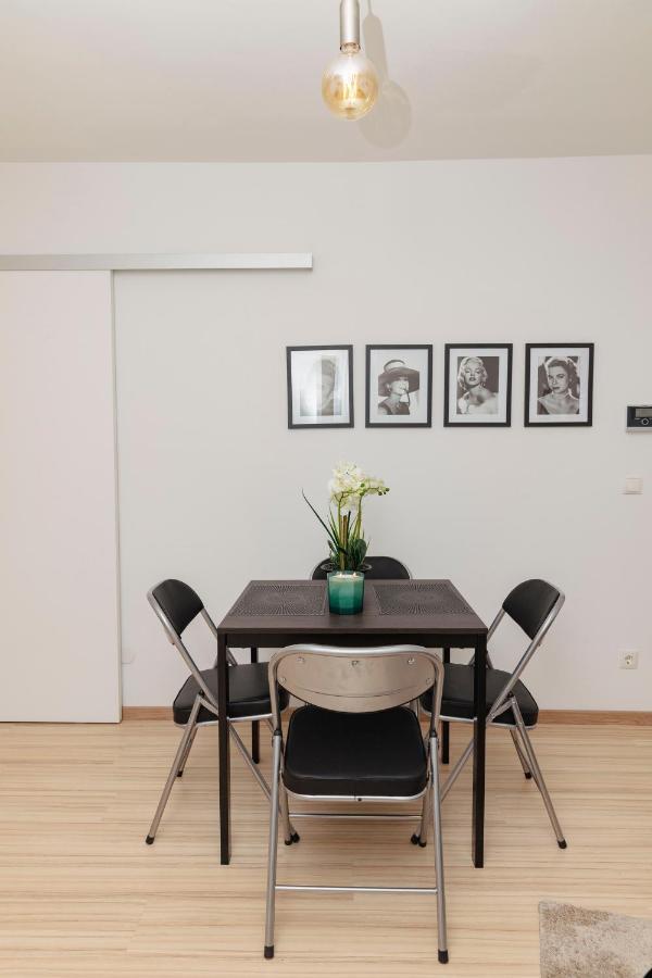 Beautiful 2-Bedroom Apartment Near Schoenbrunn Vídeň Exteriér fotografie